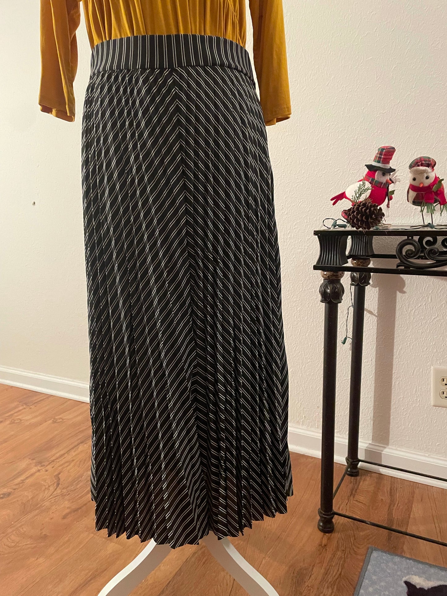 High or low waist pleated skirt